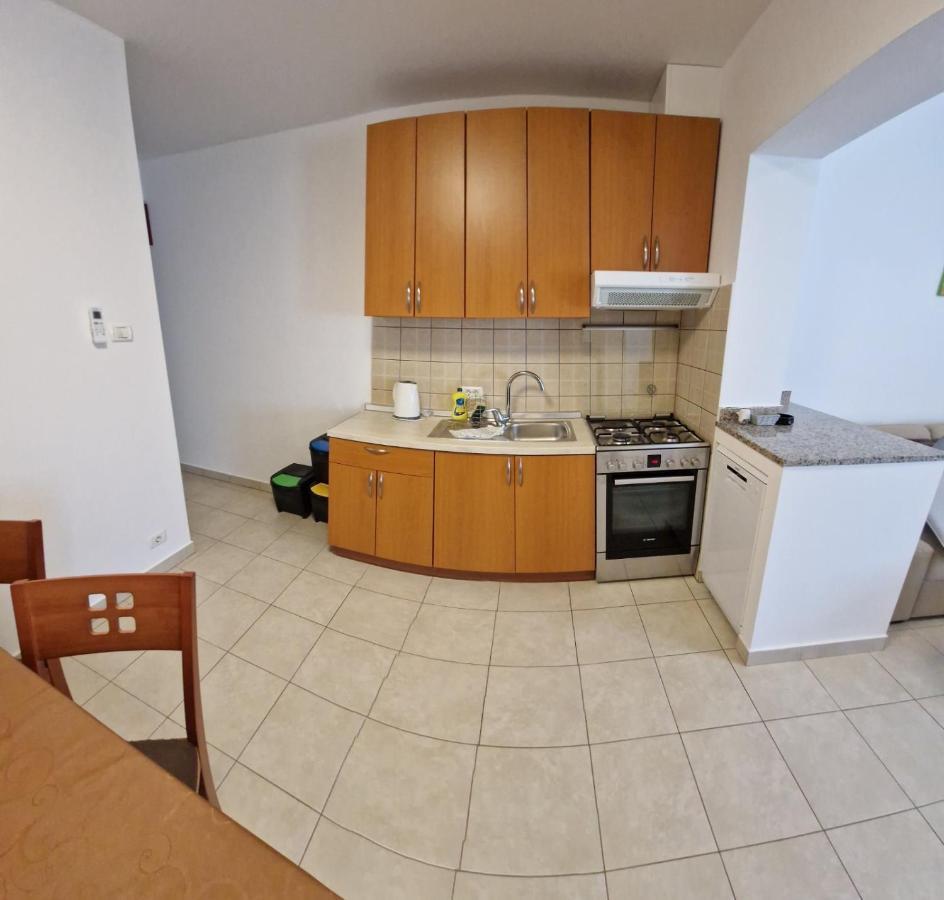 Apartments Vuceric Peroj Eksteriør billede