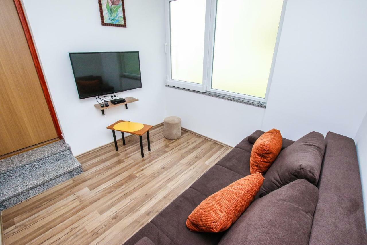 Apartments Vuceric Peroj Eksteriør billede